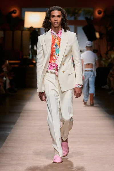 Look 28